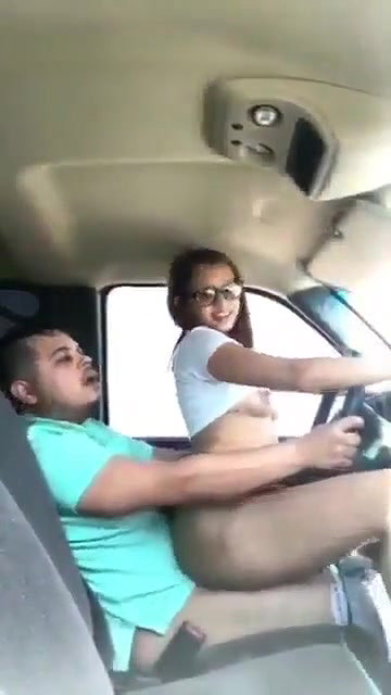 Girl Fucked in car (1)