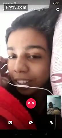 Sexy Lankan Girl Showing Her Boobs on Vc