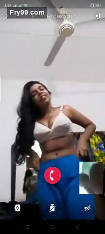 Sexy Lankan Girl Showing Her Boobs on Vc