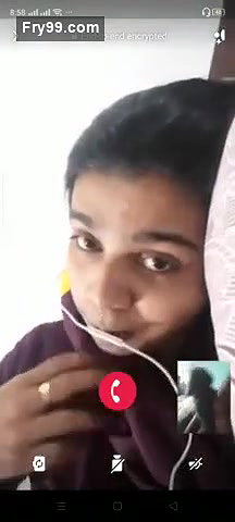 Sexy Lankan Girl Showing Her Boobs on Vc