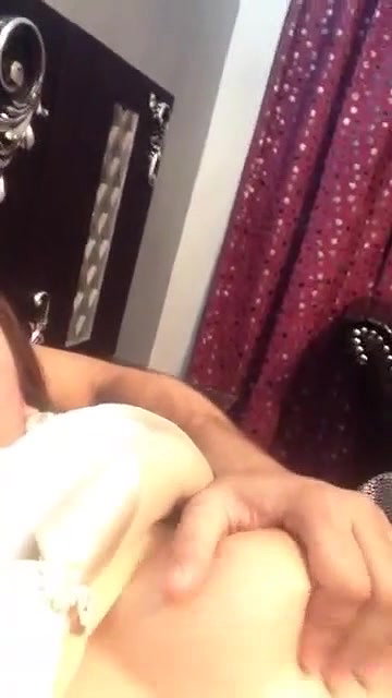 hot babe with lover boobs show