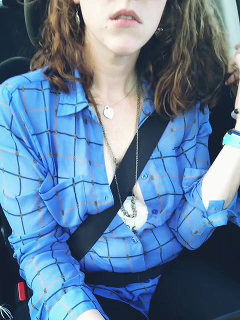 Hot Girl Flashes Her Beautiful Boobs While Driving Car