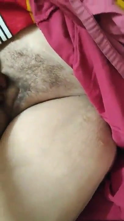 MATURE DESI AUNTY STILL GOT NICE PUSSY