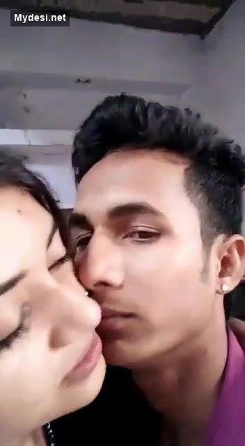 Desi lover kissing video
