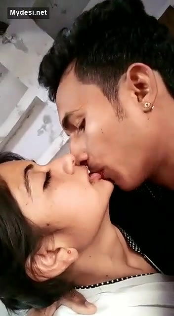 Desi lover kissing video