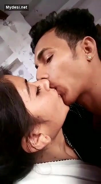 Desi lover kissing video