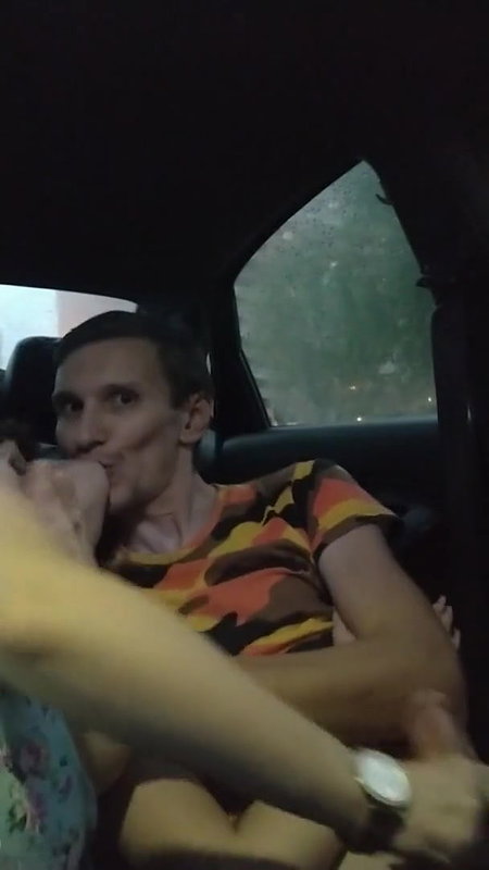 Oral sex in the car 2