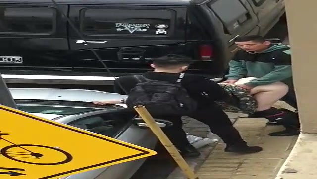 Roadside threesome