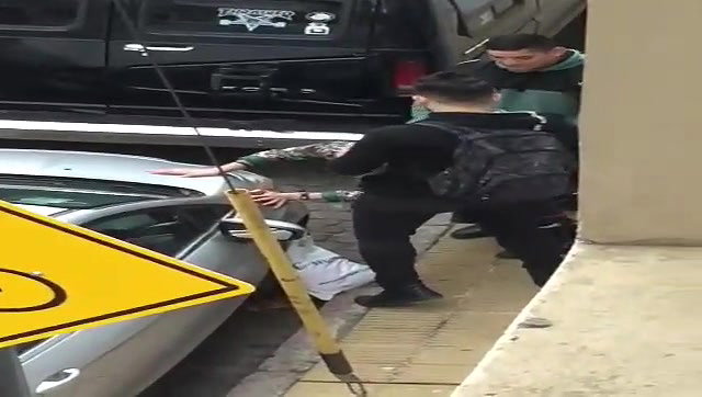 Roadside threesome