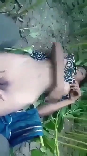 Shaved pussy fucking I jungle