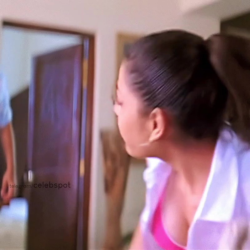 Kajal aggarwal pink bra and boobs bouncing video