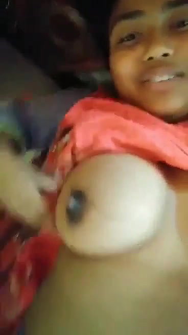 Desi Girl Showing Her Bigboobs