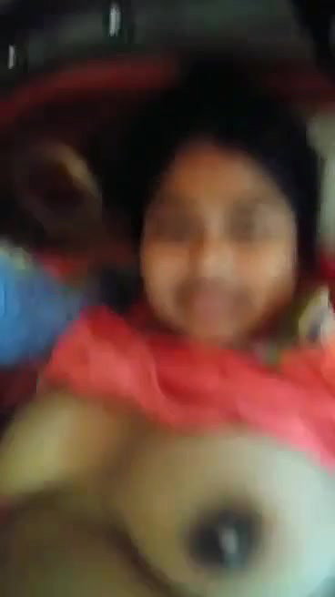 Desi Girl Showing Her Bigboobs