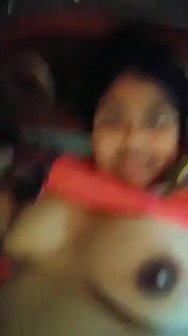 Desi Girl Showing Her Bigboobs