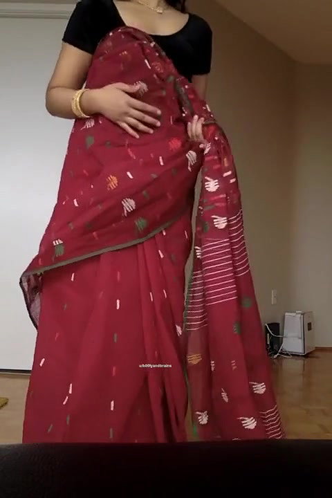 Desi Bhabi Stripping Saree And showing ass