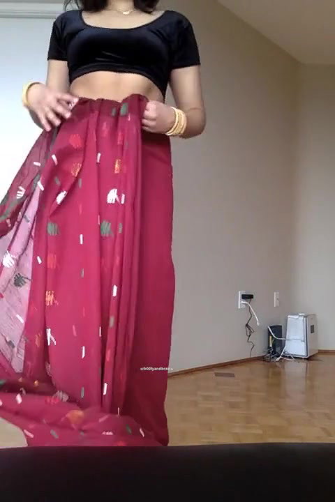 Desi Bhabi Stripping Saree And showing ass
