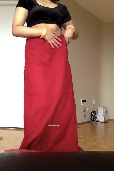 Desi Bhabi Stripping Saree And showing ass