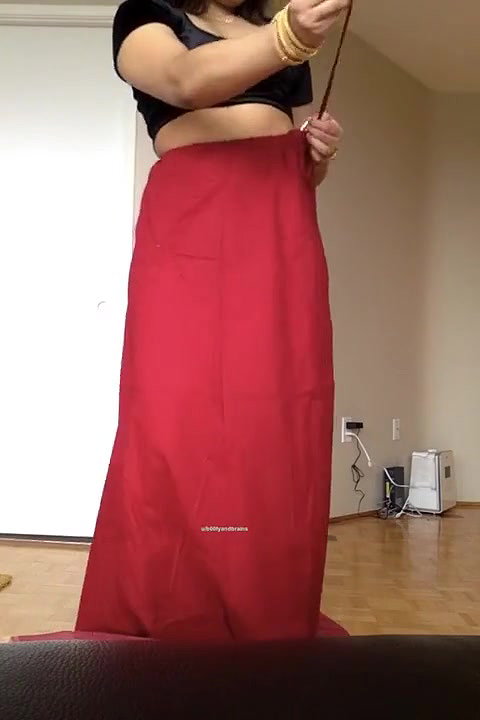 Desi Bhabi Stripping Saree And showing ass