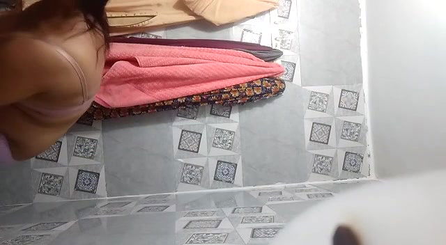 PUNJABI BHABHI SHOWING NUDE BODY