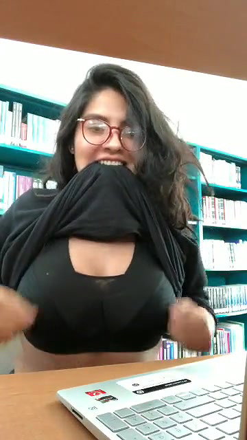 Desi girl showing boobs for her boyfriend