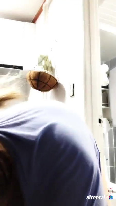 Teen girl downblouse