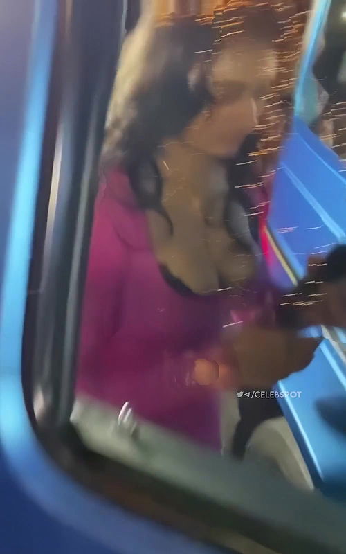 KajolDevgn’s daughter Nysa Devgn giving us glimpse of her areola Seducing part 3