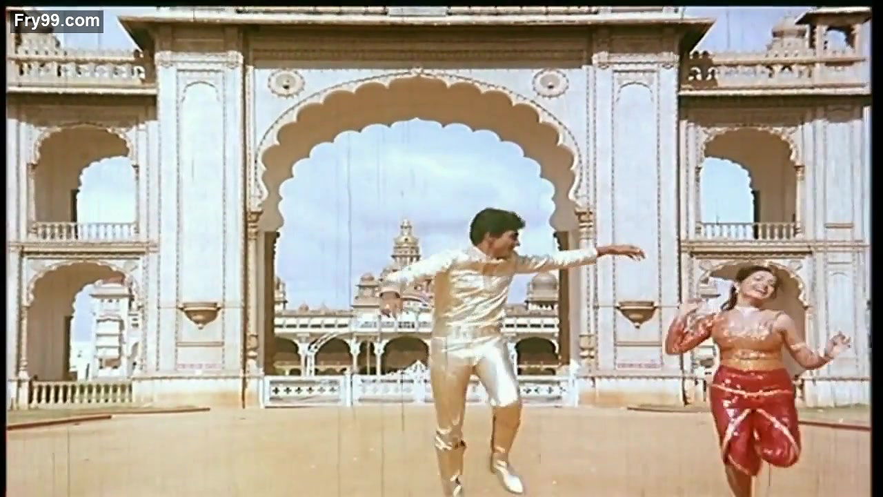 Rare hot yesteryear beauty Rupini boobs pressed hard, wet navel boob show in blouse