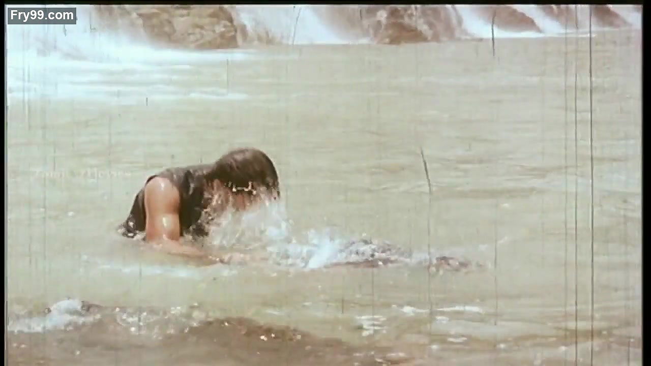 Rare hot yesteryear beauty Rupini boobs pressed hard, wet navel boob show in blouse