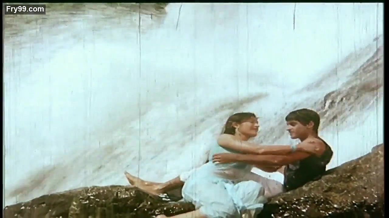 Rare hot yesteryear beauty Rupini boobs pressed hard, wet navel boob show in blouse