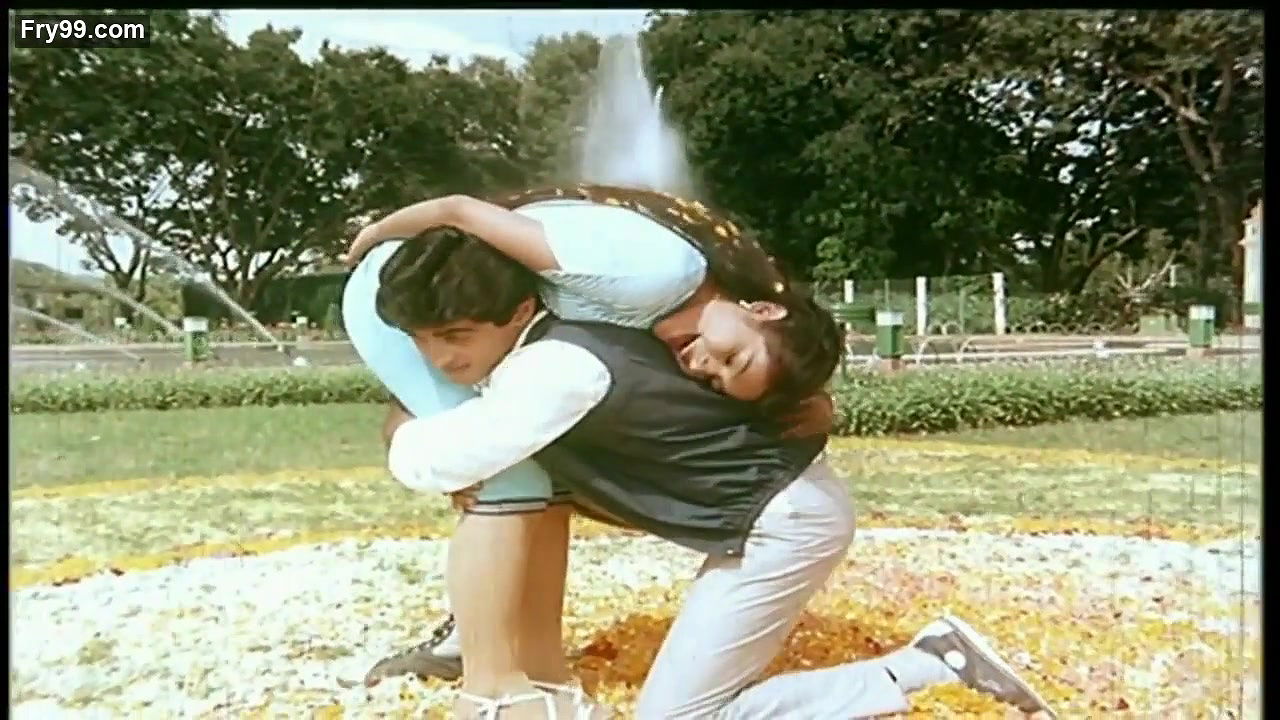 Rare hot yesteryear beauty Rupini boobs pressed hard, wet navel boob show in blouse