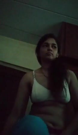 Desi girl nude show