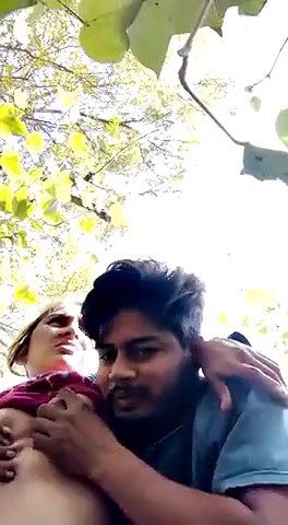 Sexy kolkata couple groping in victoria memorial
