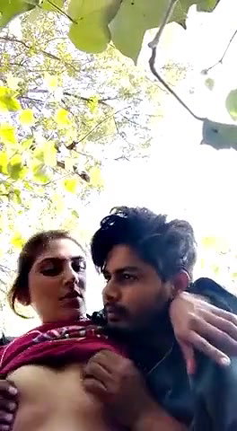 Sexy kolkata couple groping in victoria memorial