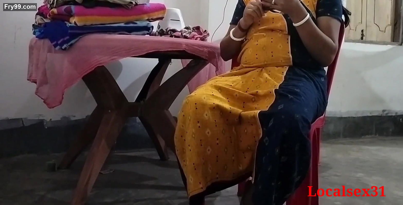 Sonali share her pussy in Home