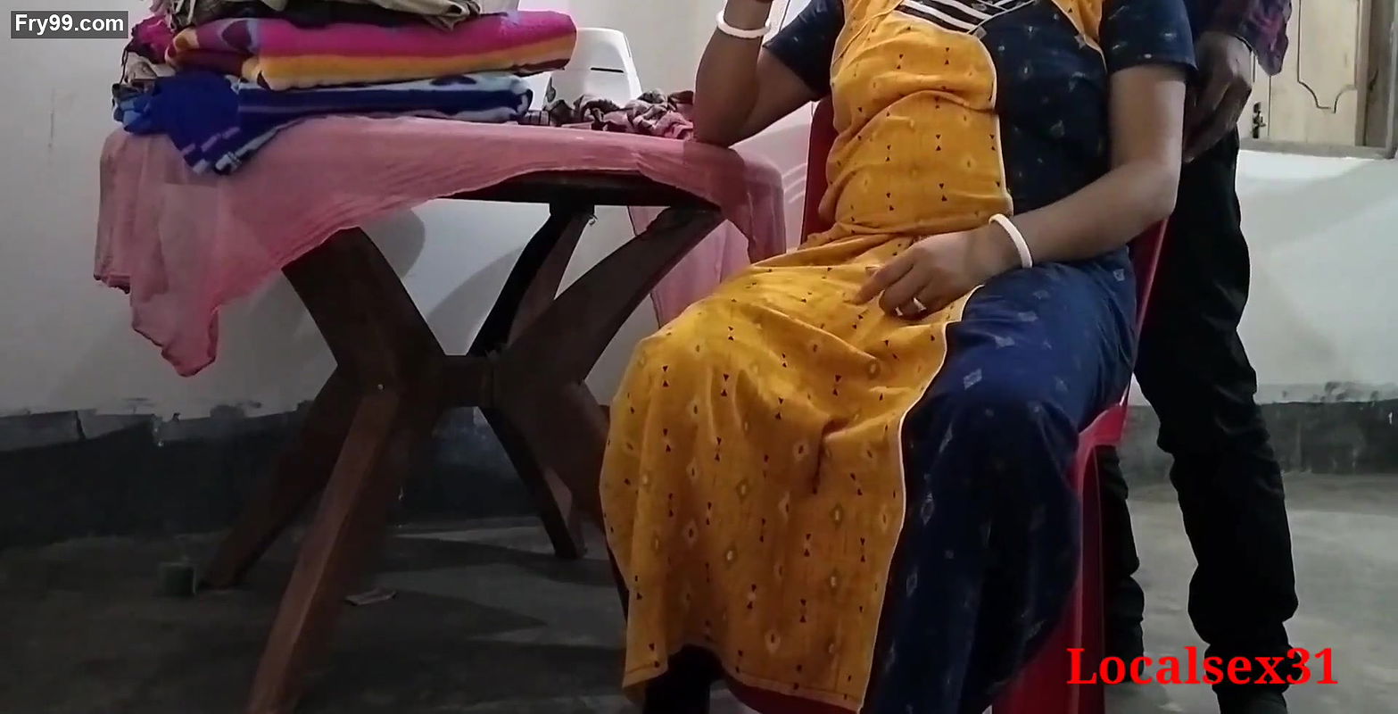 Sonali share her pussy in Home