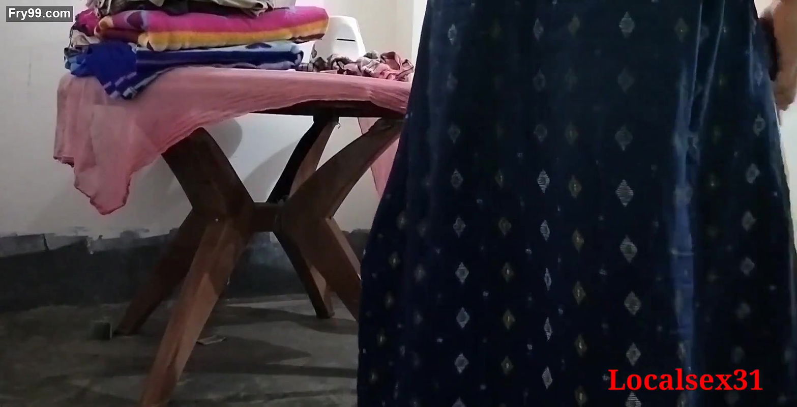 Sonali share her pussy in Home