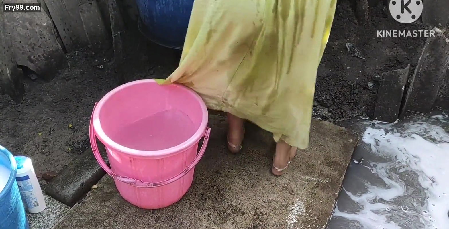 Anita ki hot look of bathing a.