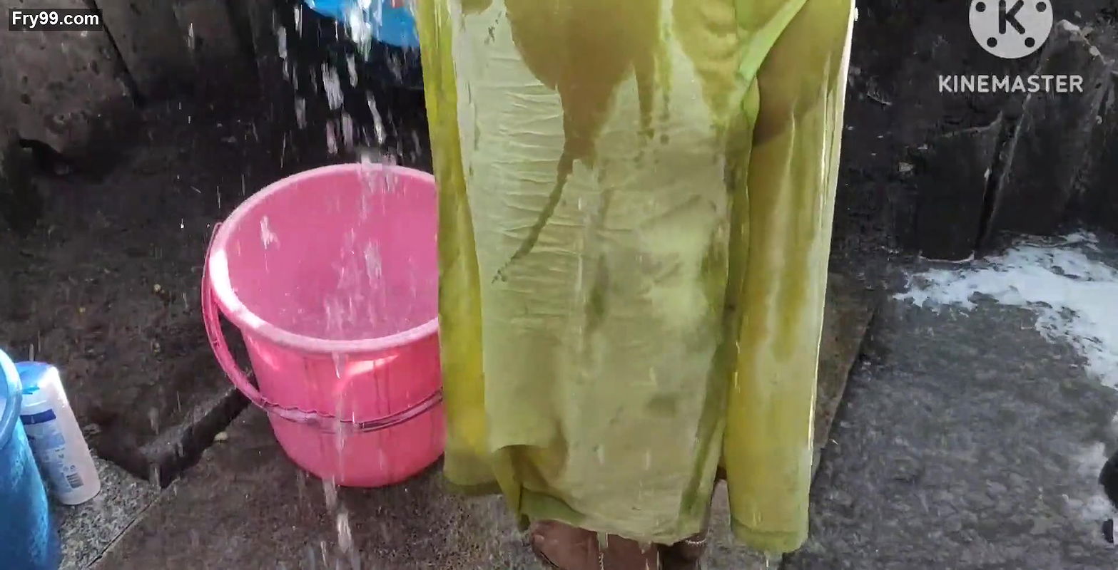 Anita ki hot look of bathing a.