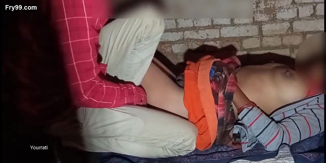 Desi Majdur Ki Patni ke sath kaam dene ke bahane Malik ne Doodh Nikal Nikal Ke Khub pela Ghar ke Bahar ( Hindi Audio ).