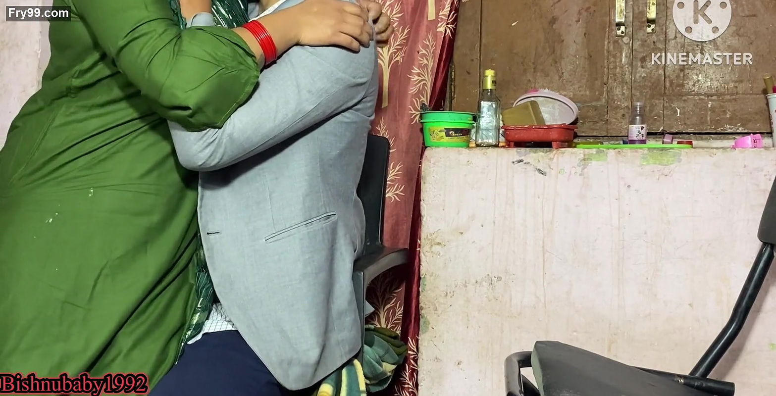 Hard Anal boss ne secretary ko salary badane ka jhasa dekae chudai kari.