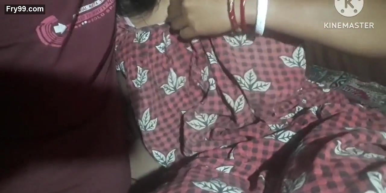 Hot sonali bhabhi boyfriend se chudwa leya.