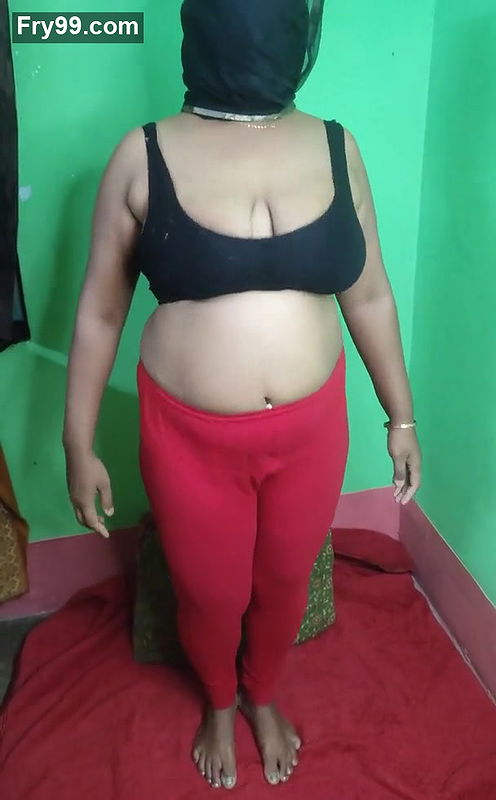 Indian Hot Sruti’s Yoga time workout time in red leggings and Black Bra.