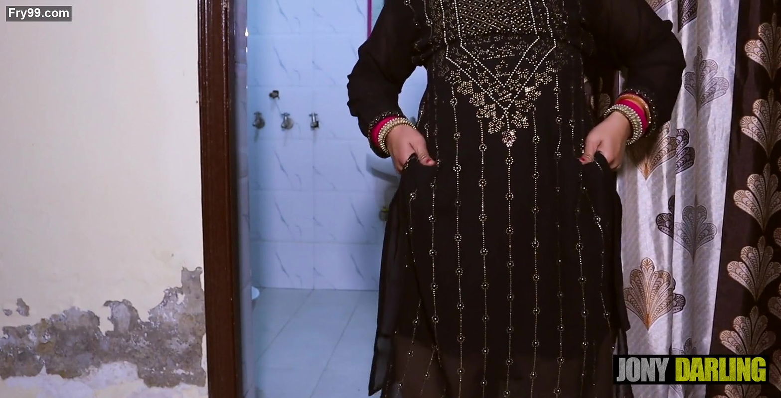 Punjabi Bhabi Ne Bihari Ko Muth (Handjob) Maarte huye Pakda, Moonh Pe baith kar choot chatwaayi,Hindi and Punjabi Audio.