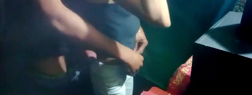 Sexy gf ke boobs ke sexy boobs.