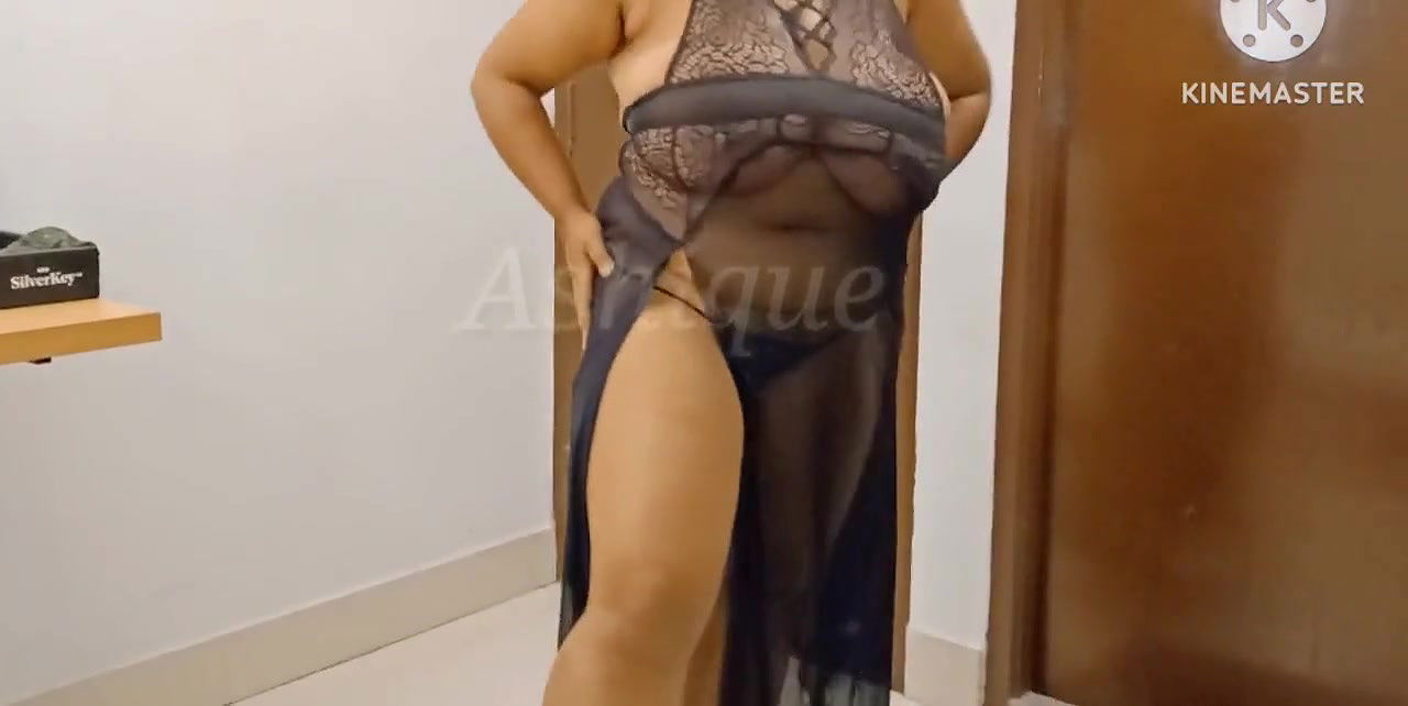 Stepmom ki birthday par return gift mai Mila chut chudai ka maza. #stepmomstepsonsex.