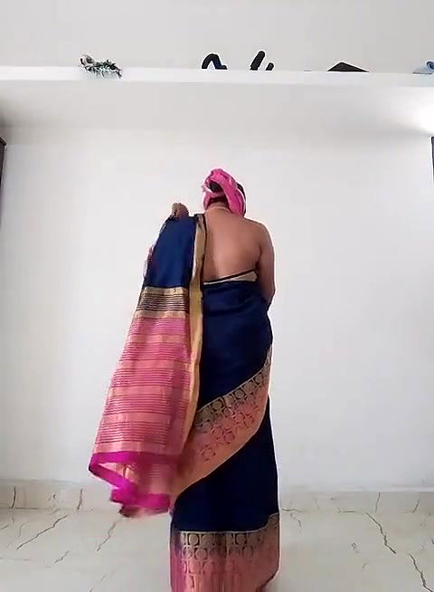 Tamil wife Swetha blouse less saree show.