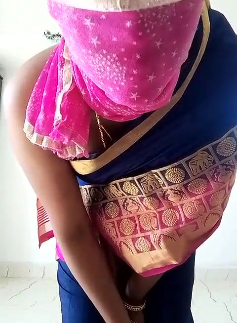 Tamil wife Swetha blouse less saree show.