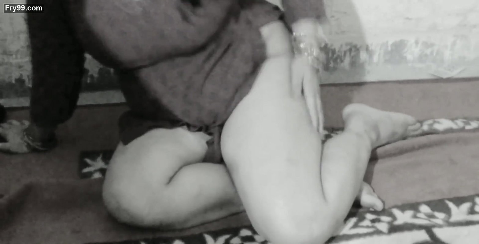 Wife show in pussy and boobs press.