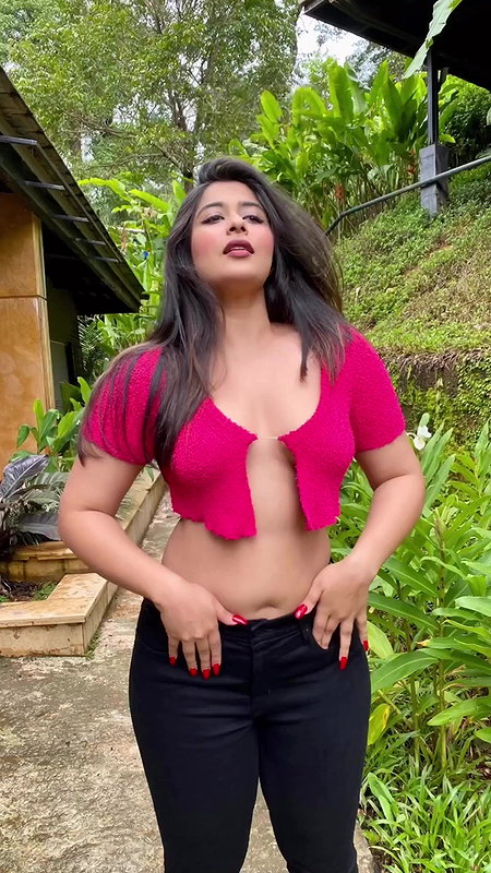 nikitasharma hot boobs and navel in pink shirt