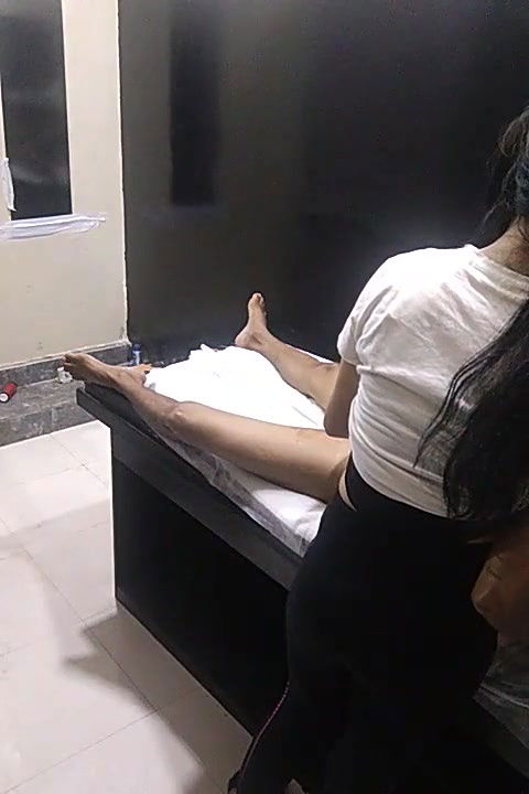 Desi massage parlour handjob